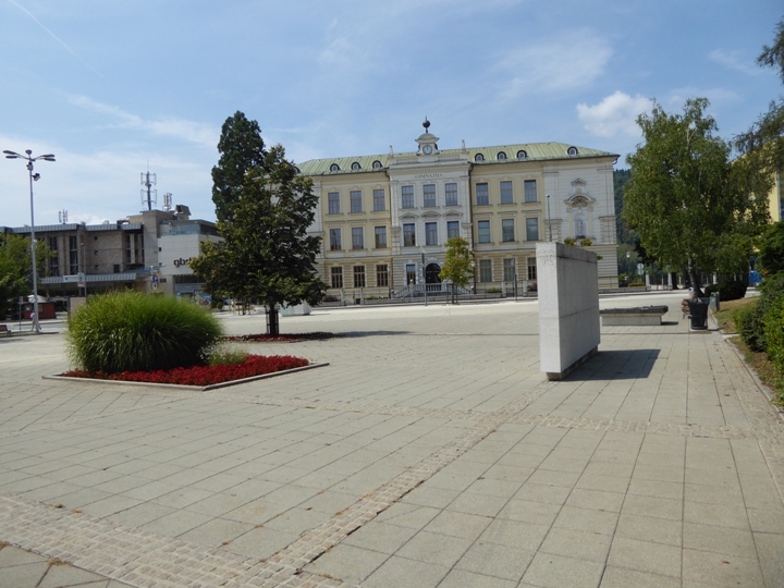 Slovenski trg (v ozadju Gimnazija Kranj)