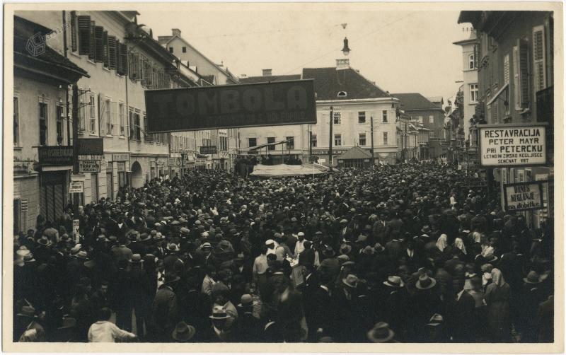 Petrčkova hiša v Kranju, z izveskom za gostilno
