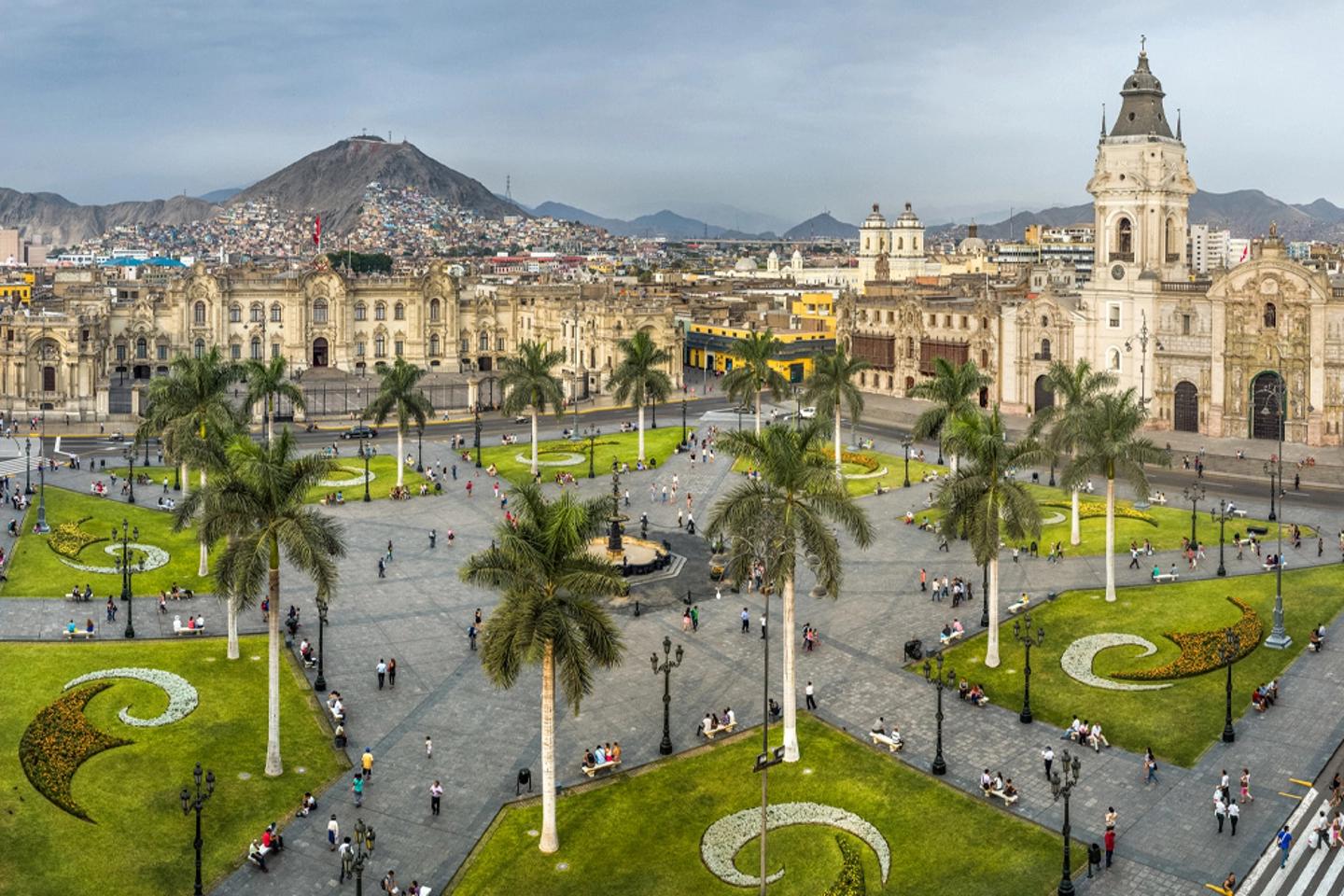 Plaza de Armas v Limi